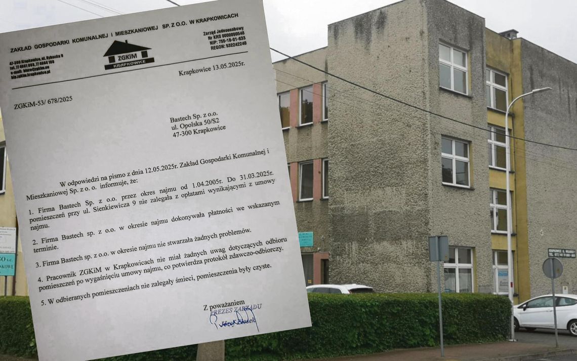 Zdjęcie redakcji Tygodnika Krapkowickiego przed dawną siedzibą przy ul. Sienkiewicza w Krapkowicach.