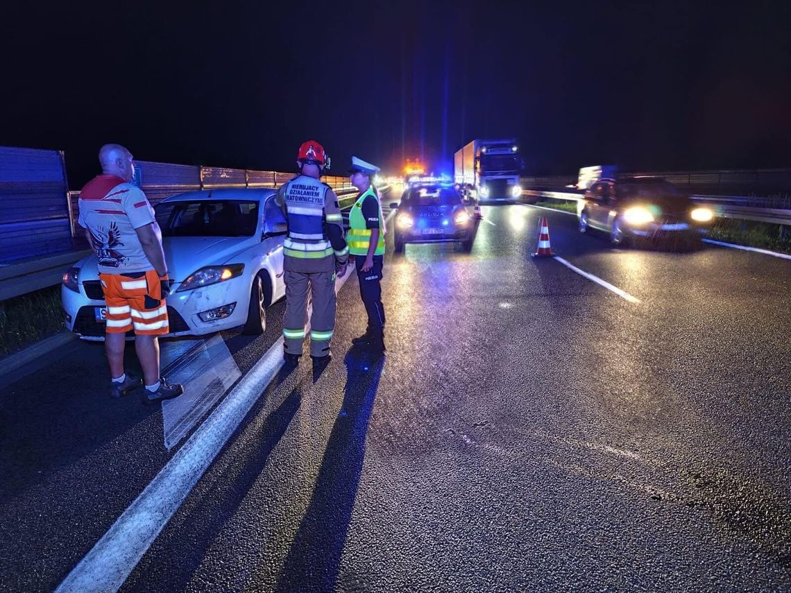 Straż pożarna i policja na miejscu nocnej kolizji na autostradzie A4 pod Krapkowicami