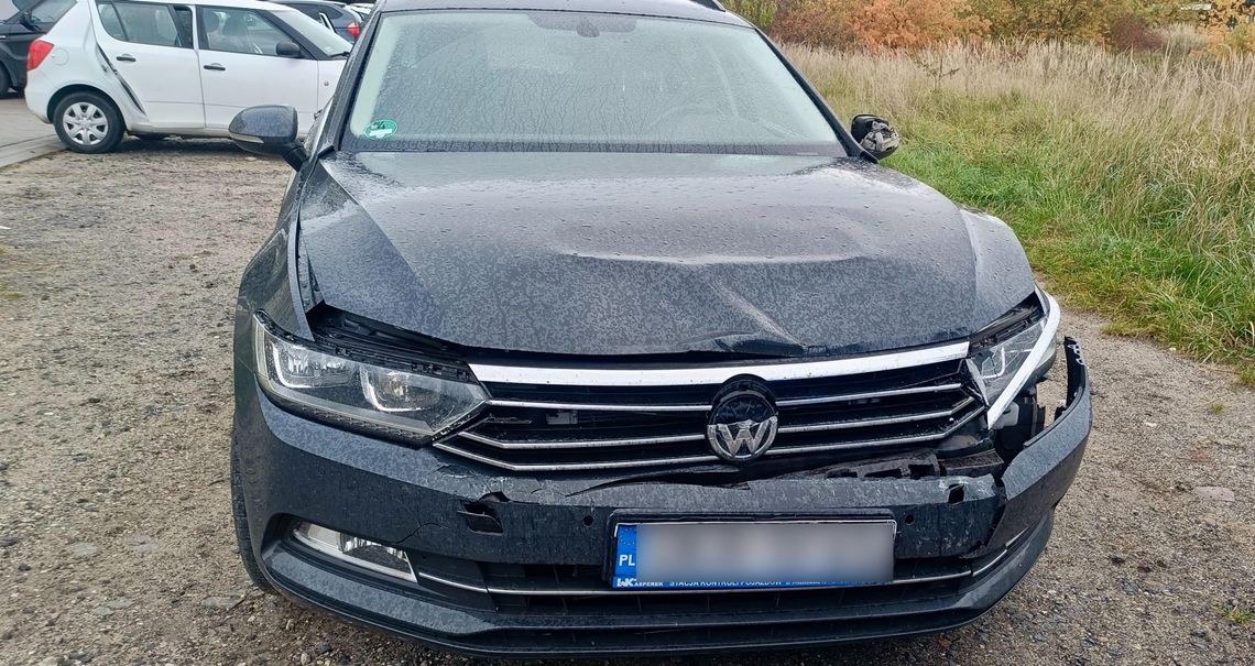 na zdjęciu zatrzymany nietrzeźwego kierowcę volkswagena po kolizjach w Krapkowicach