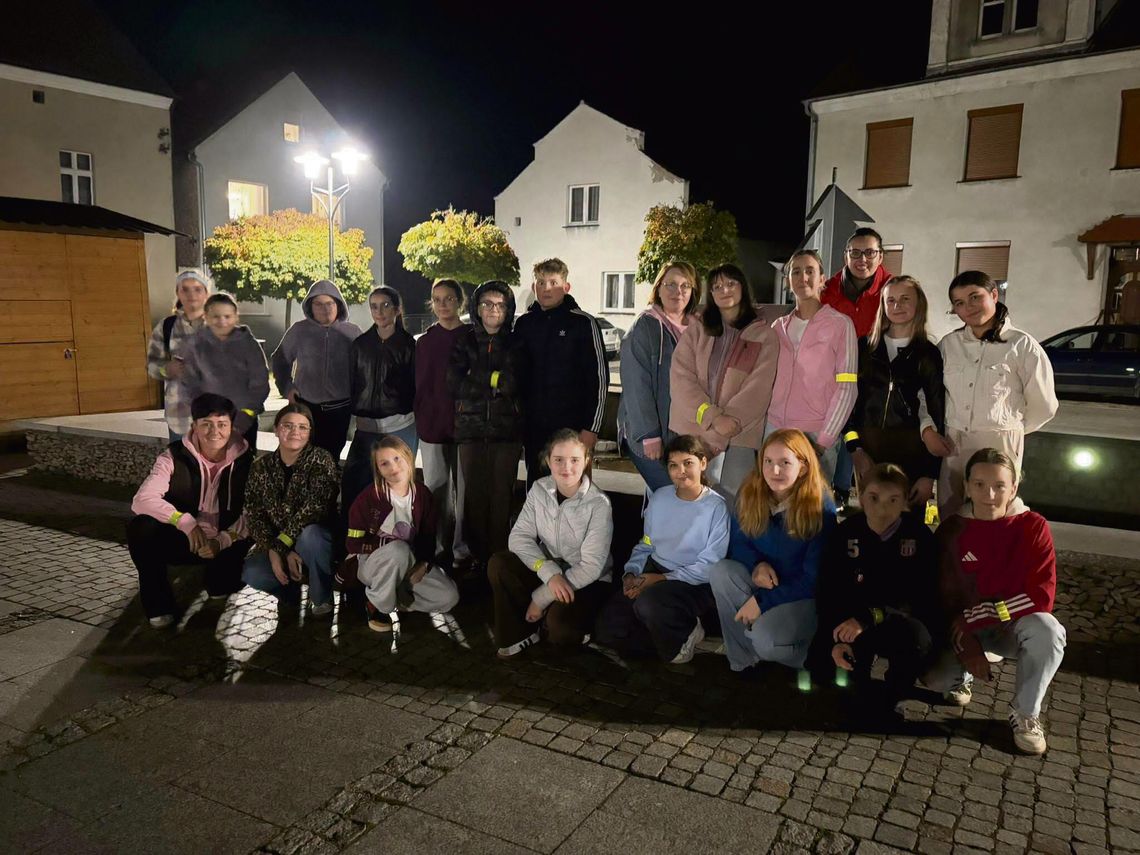Noc Bibliotek w Strzeleczkach. Młodzież ruszyła na nocne podchody i tropiła tajemnicze wskazówki Noc Bibliotek 2026 w Gminnej Bibliotece Publicznej w Strzeleczkach – młodzież podczas nocnych atrakcji, gier i zabaw integracyjnych.