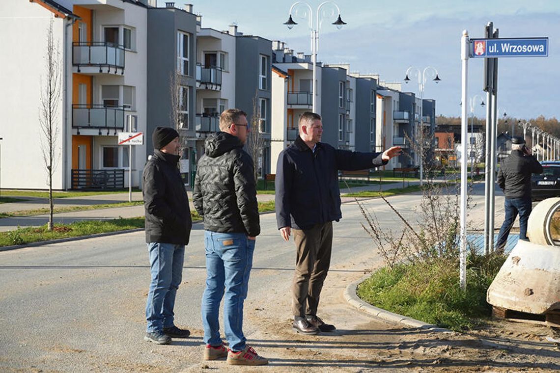 Prace budowlane na Osiedlu Dębowym w Gogolinie: powstające drogi i teren pod przyszły park o powierzchni 0,8 ha