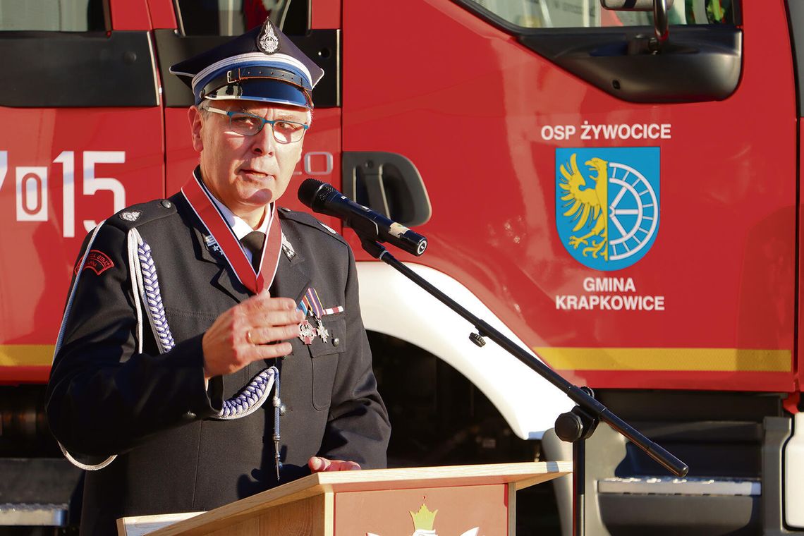 Nowy Volvo dla OSP Żywocice. Strażacy nadali mu wyjątkowe imię „Arni” Nowy samochód Volvo OSP Żywocice podczas oficjalnego przekazania wozu strażackiego