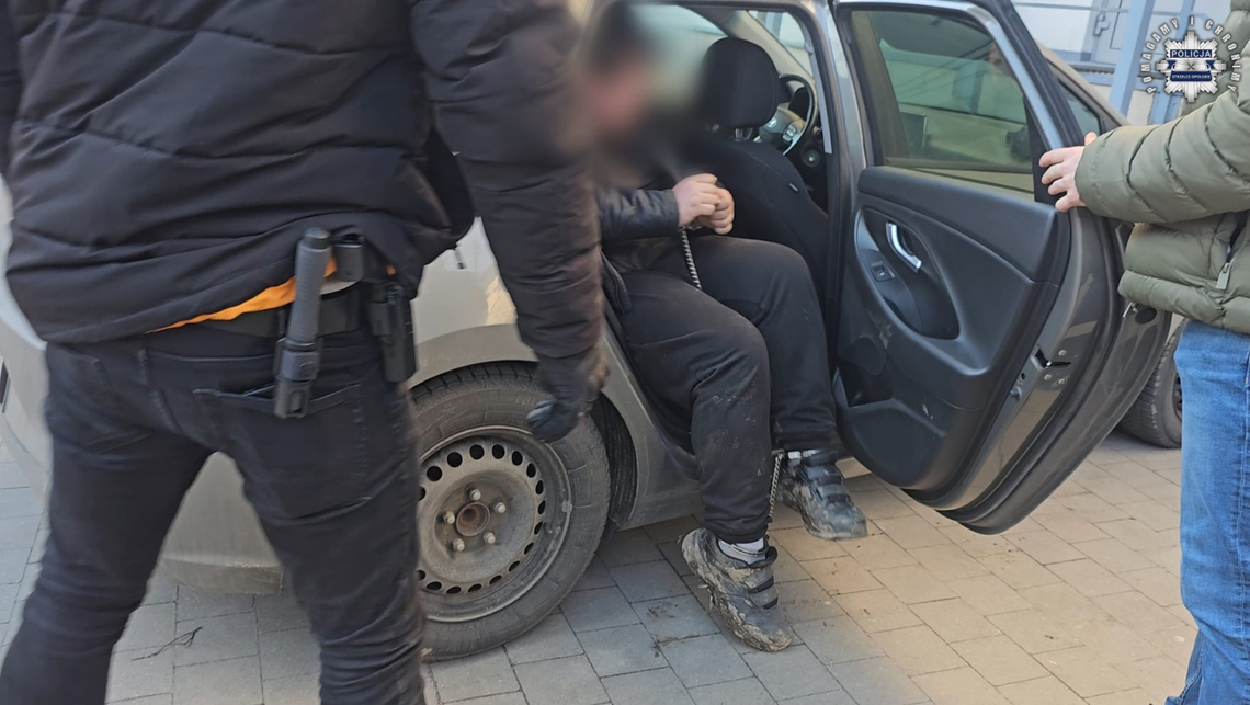 Obława zakończona w powiecie krapkowickim - znamy szczegóły akcji związanej z zatrzymaniem 17-latka z Kadłuba Obława zakończona w powiecie krapkowickim - znamy szczegóły akcji związanej z zatrzymaniem 17-latka z Kadłuba