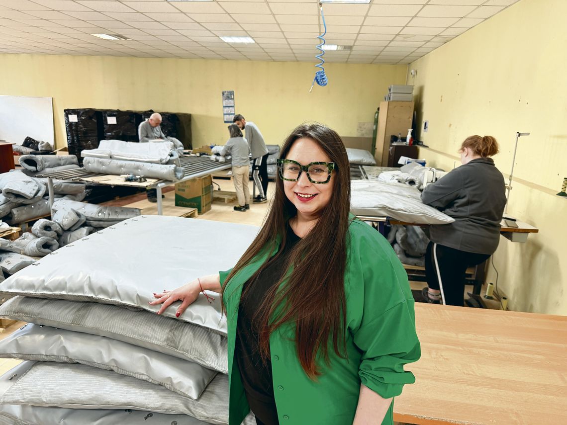 Pracownicy firmy ISOMAT w Krapkowicach przygotowują specjalistyczne izolacje tekstylne dla przemysłu