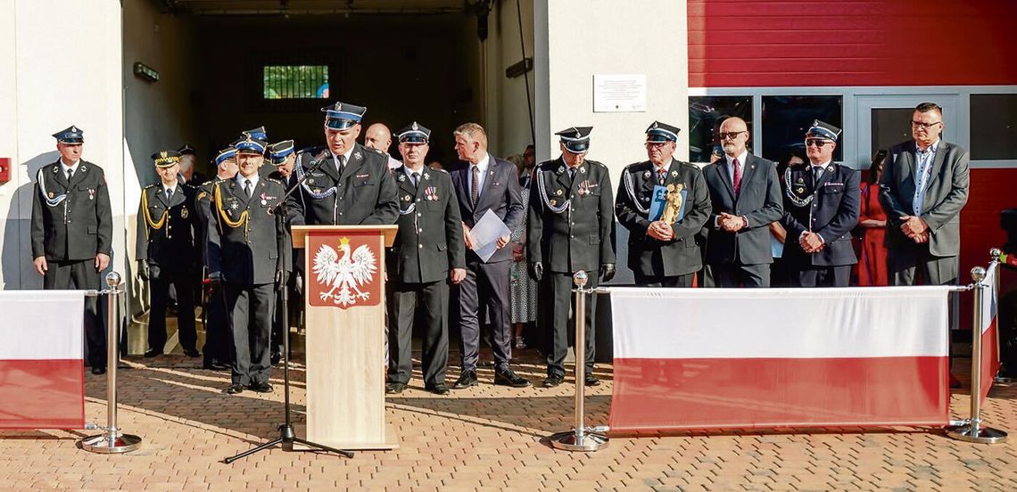 OSP Obrowiec świętuje 100 lat! Konwój strażacki, odznaczenia i zabawa do rana na złotym jubileuszu jednostki Konwój strażacki przejeżdżający przez gminę Gogolin podczas jubileuszu 100‑lecia OSP Obrowiec