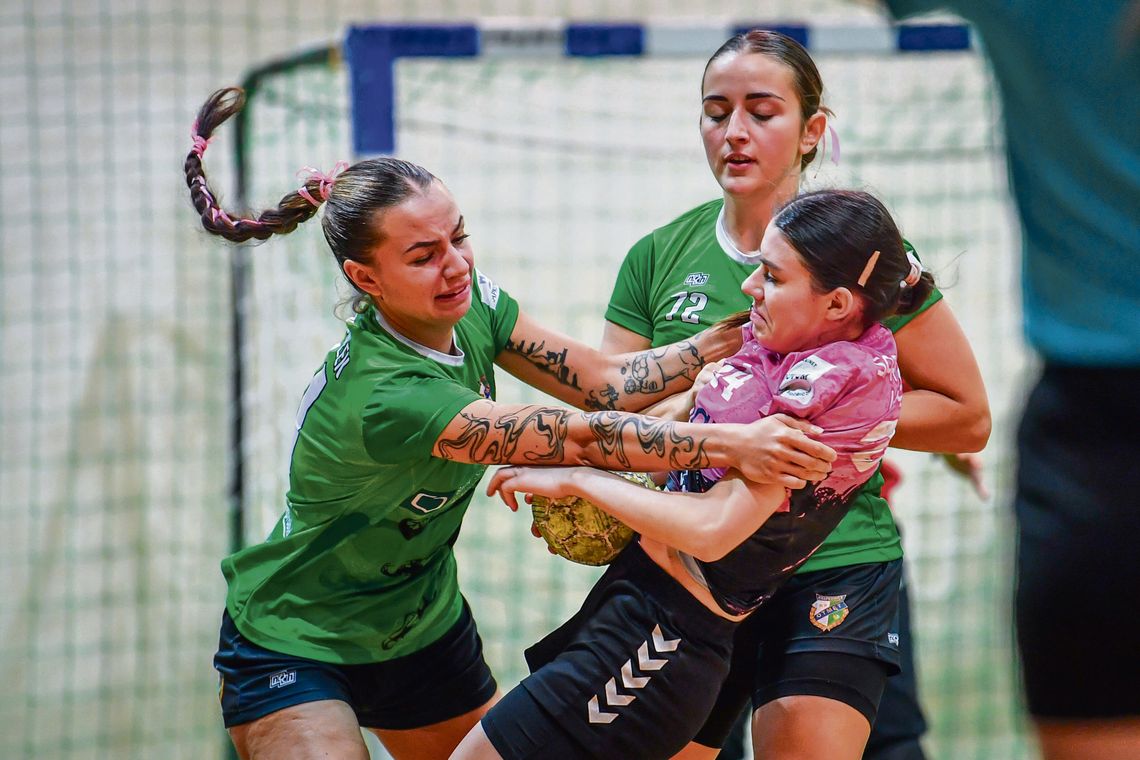 Otmęt Krapkowice wygrał z Lenartem Kępno! Nicole Antoszczyszyn zdobyła 8 bramek Szczypiornistki Otmętu Krapkowice podczas meczu z Lenartem Kępno wygranego 30:25 w ramach rozgrywek ligowych