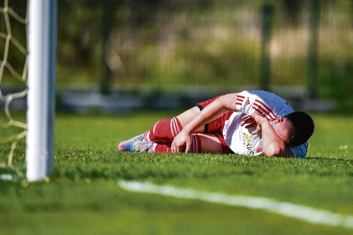 Piłkarze LZS Walce podczas meczu opolskiej „serie A” – walka o kolejne zwycięstwo i pozycję w tabeli.