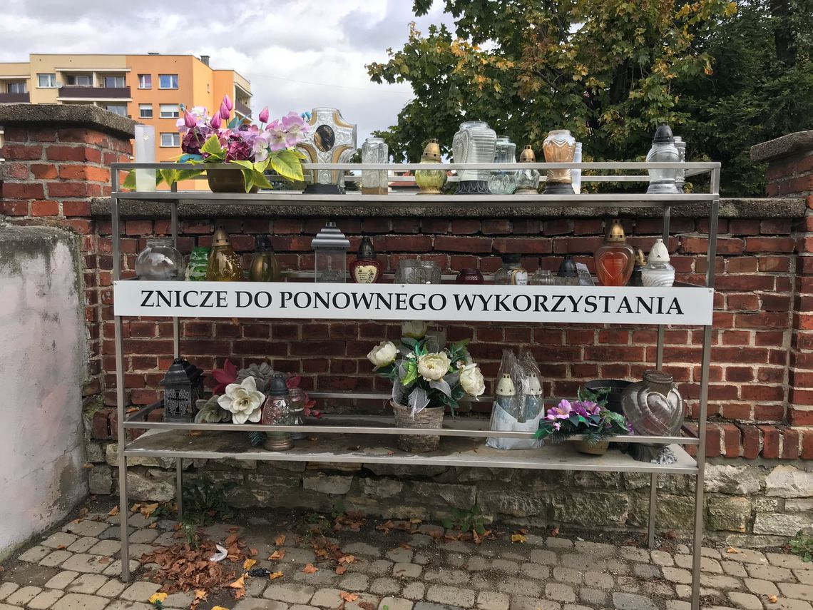 Pamiętając o zmarłych, nie zapominaj o środowisku