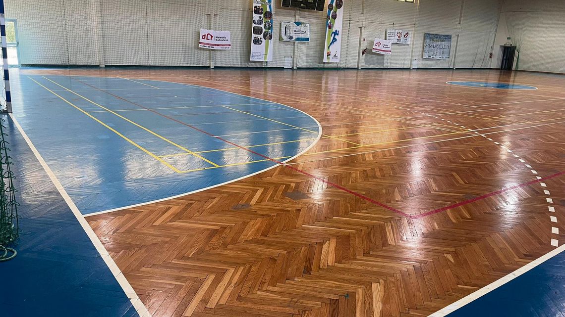 Parkiet Hali Widowiskowo‑Sportowej im. W. Piechoty w Krapkowicach przeznaczony do renowacji w 2026 roku