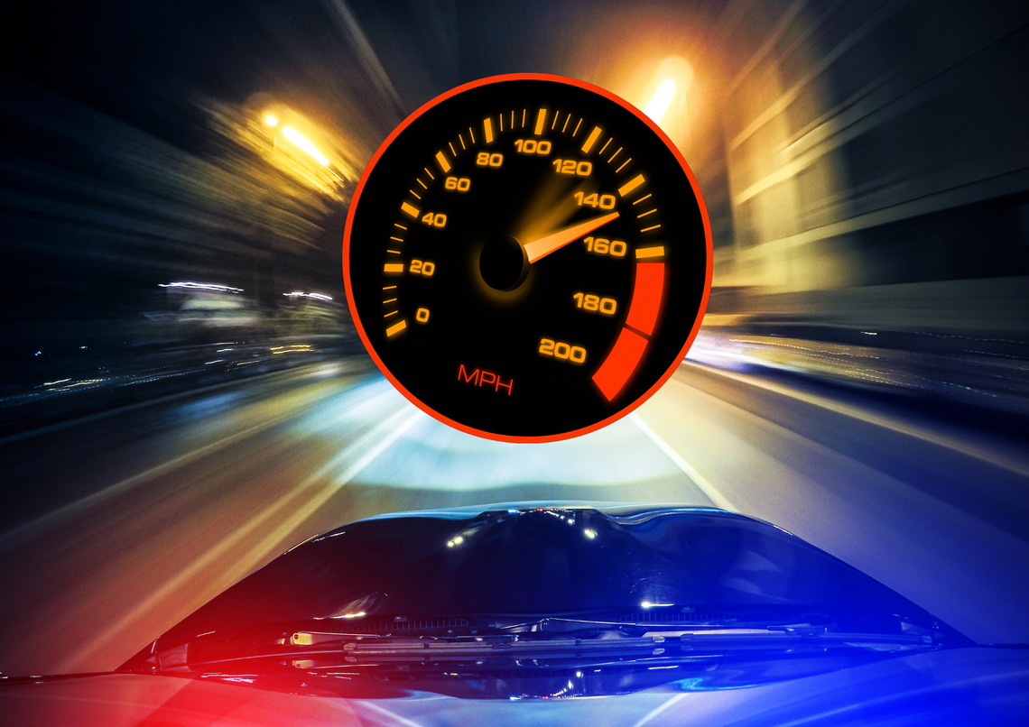 na zdjęciu olicja w powiecie krapkowickim zatrzymała trzech kierowców za przekroczenie prędkości o ponad 50 km/h w terenie zabudowanym