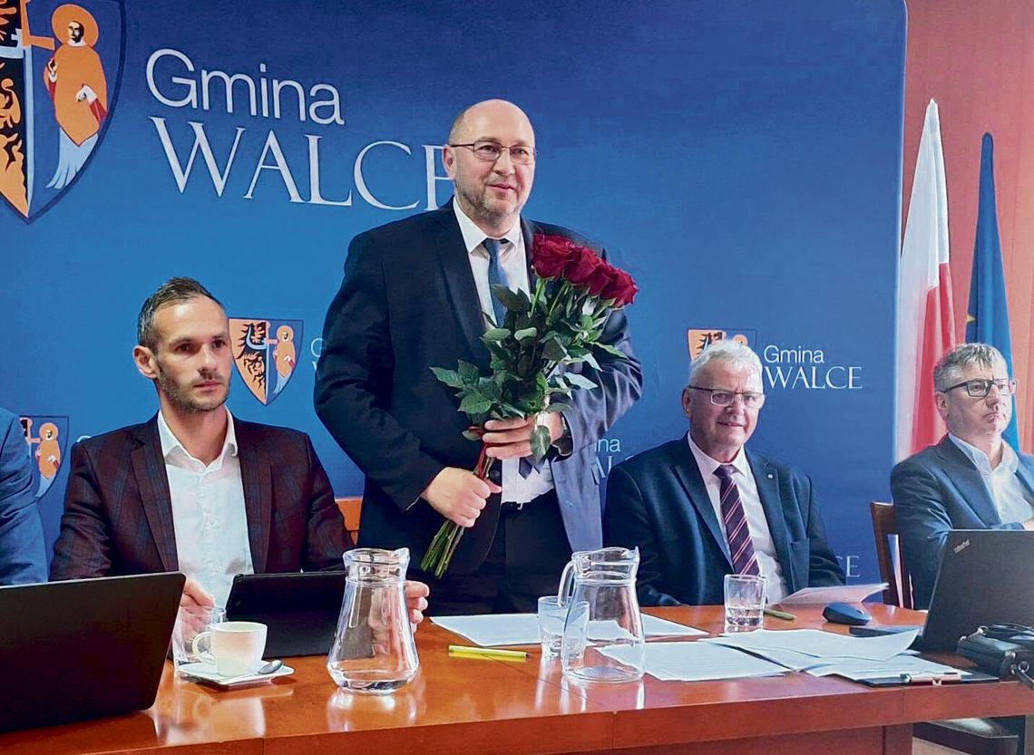 Sala obrad Rady Gminy Walce podczas sesji absolutoryjnej dotyczącej budżetu za 2025 rok.