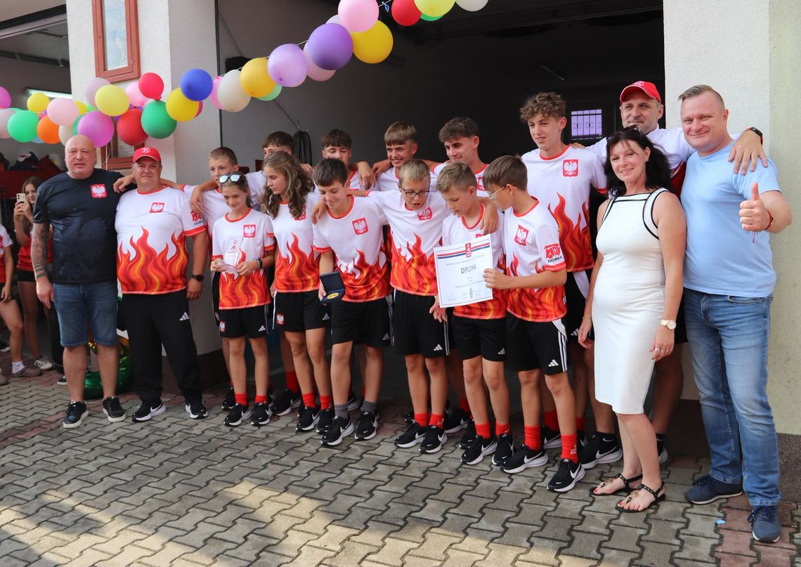 Piąta drużyna świata uroczyście powitana przez mieszkańców Piąta drużyna świata uroczyście powitana przez mieszkańców