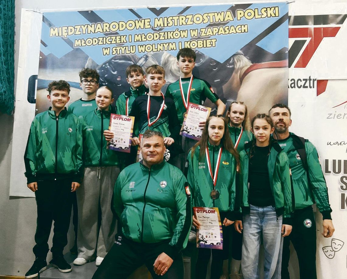 Zapaśnicy ZKS Gogolin podczas walk na Międzynarodowych Mistrzostwach Polski Młodzików w Bielawie