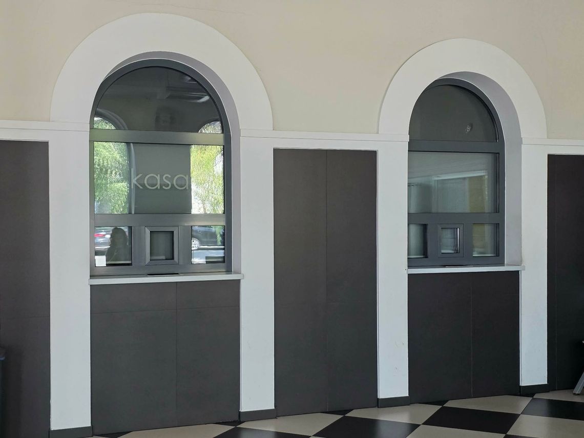 Pionierski pomysł na profilaktykę: Kiosk Zdrowia powstanie na dworcu w Gogolinie. Mieszkańcy będą mogli zbadać cukier, cholesterol i ciśnienie Pomieszczenie po dawnej kasie biletowej na dworcu kolejowym w Gogolinie, gdzie ma powstać Kiosk Zdrowia z urządzeniami do badań profilaktycznych.