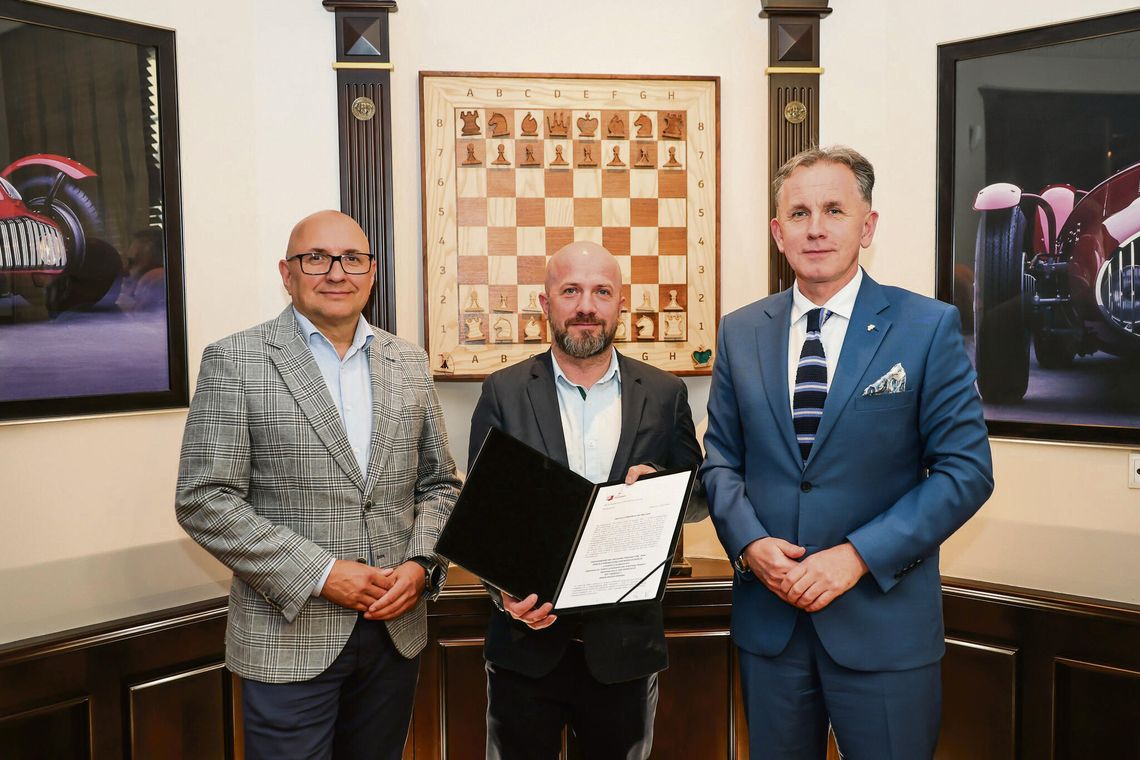 Zakład POM w Krapkowicach, który zostanie rozbudowany o nową halę i nowoczesne technologie produkcyjne