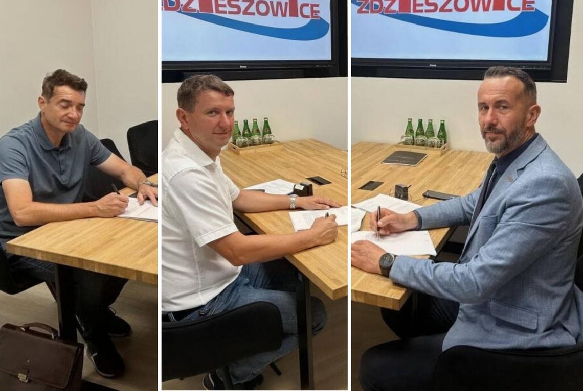 Ponad 3,2 mln zł na drogi w gminie Zdzieszowice. Dwie ulice czeka duża przebudowa Burmistrz Zdzieszowic Sylwester Gidel podczas podpisania umów na przebudowę ulic Nowej w Krępnej i Ogrodowej w Żyrowej