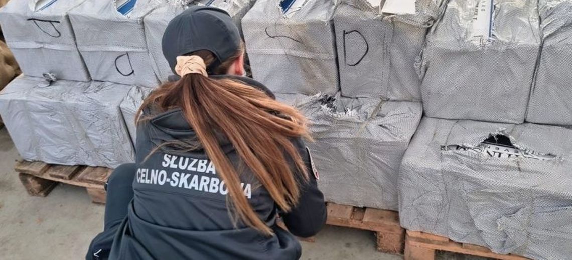 Ponad dwa miliony nielegalnych papierosów w dostawczaku pod Gogolinem! Ponad dwa miliony nielegalnych papierosów w dostawczaku pod Gogolinem!