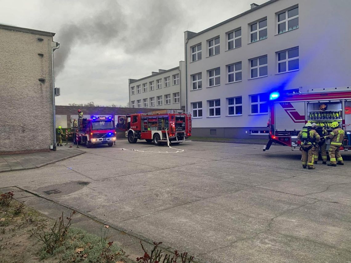 Pożar w Szkole Podstawowej nr 3 w Zdzieszowicach. Pilny komunikat gminy i decyzja o zamknięciu placówki Pożar w Szkole Podstawowej nr 3 w Zdzieszowicach. Pilny komunikat gminy i decyzja o zamknięciu placówki