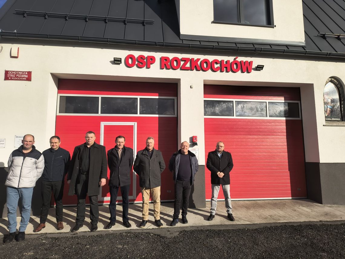 Na zdjęciu Strażacy OSP z Rozkochowa w Małopolsce i Rozkochowa w gminie Walce podczas wspólnego spotkania