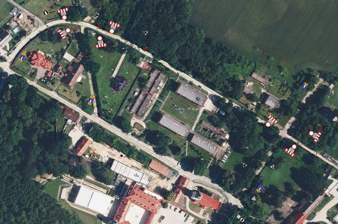 Ruszył remont ulicy Ogrodowej w Żyrowej. Ponad 460 metrów drogi w przebudowie — obowiązują zmiany w ruchu Plac budowy na ulicy Ogrodowej w Żyrowej - rozebrana nawierzchnia, maszyny drogowe i tymczasowe oznakowanie ruchu.