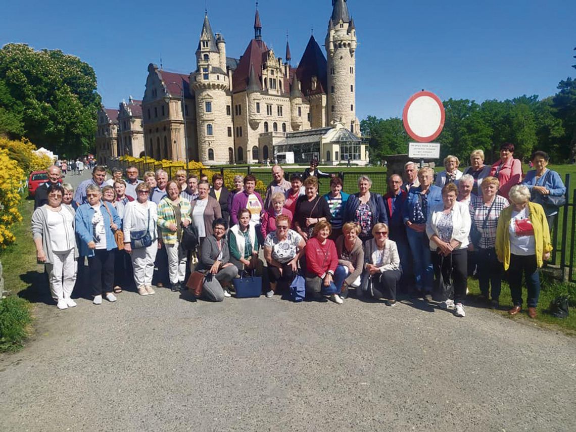 Seniorzy poznali zakamarki pałacu