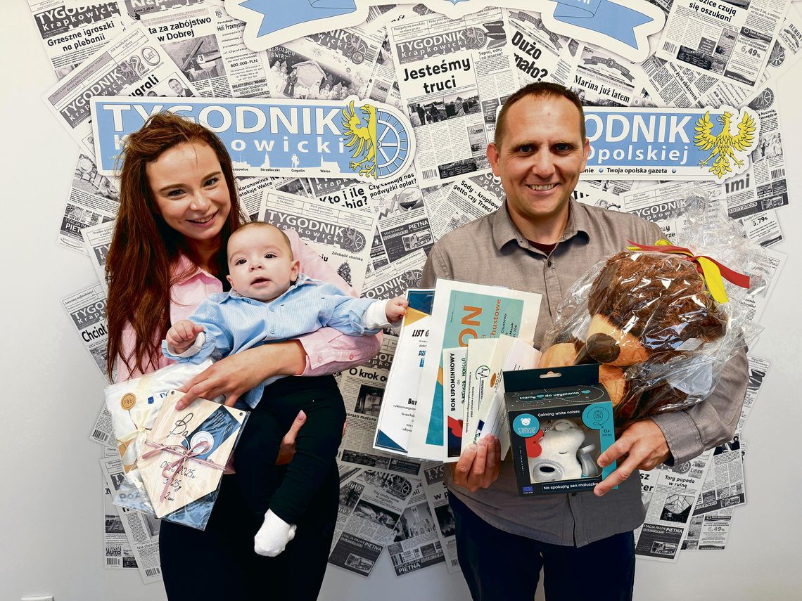 Laureat konkursu „Dzidziuś Miesiąca” odbierający nagrody w redakcji Tygodnika Krapkowickiego