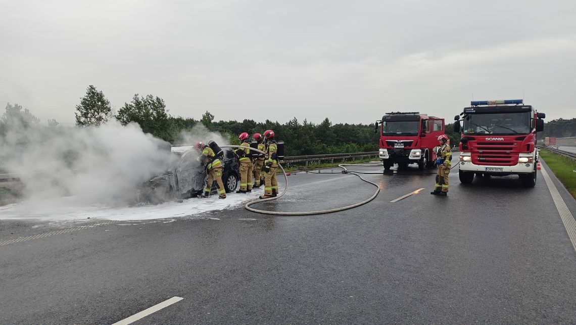 Spłonęła osobówka na A4