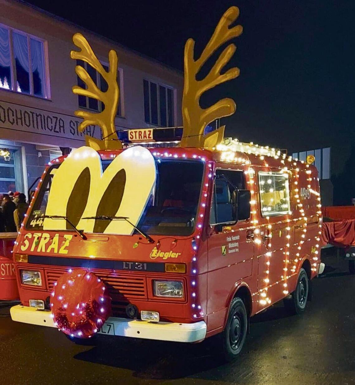 Strażacki renifer i Grinch w defensywie Strażacki renifer i Grinch w defensywie