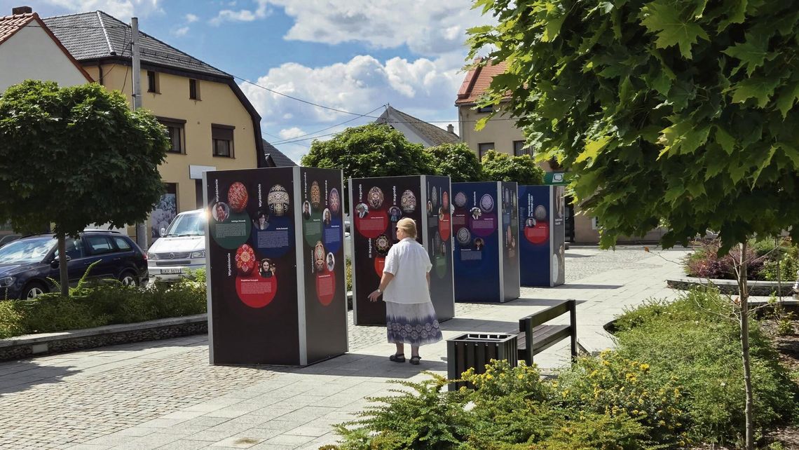 Strzeleczki: ruszyła plenerowa wystawa „Opolskie Kroszonki i Pisanki 2026”. Regionalna tradycja zachwyca na Rynku Plenerowa wystawa kroszonek i pisanek na Rynku w Strzeleczkach — ekspozycja konkursowych prac