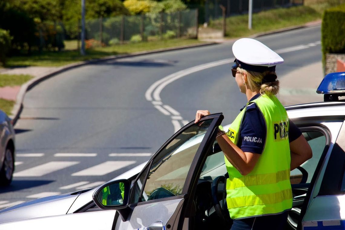 Policjanci z Krapkowic podczas kontroli drogowej