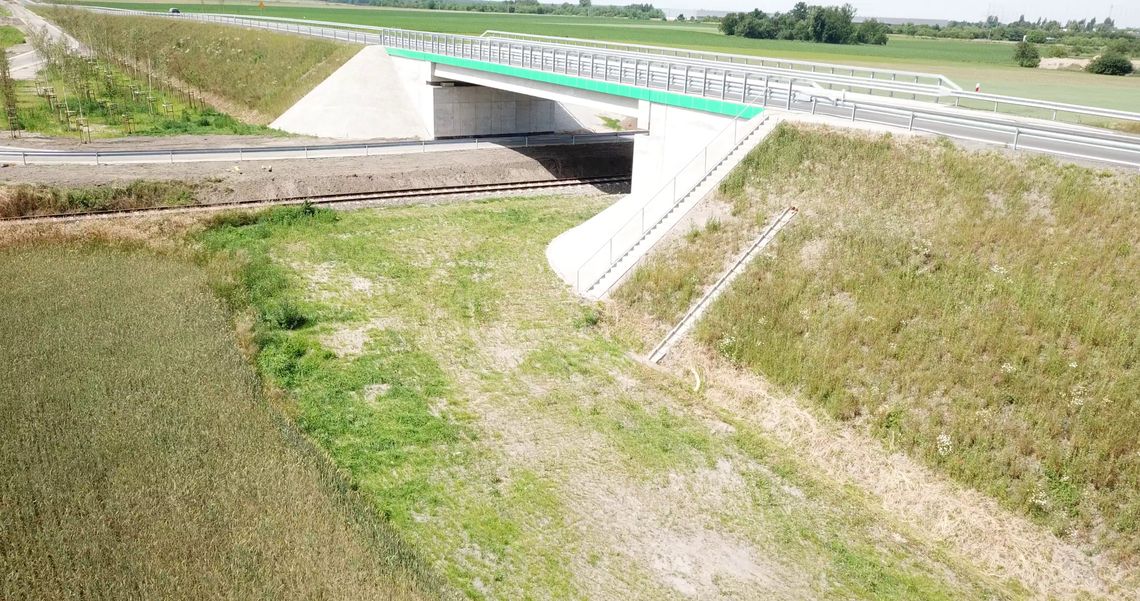 Rowerzysta na drodze krajowej DK45 pod Krapkowicami – miejsce groźnego zdarzenia z udziałem ciężarówki