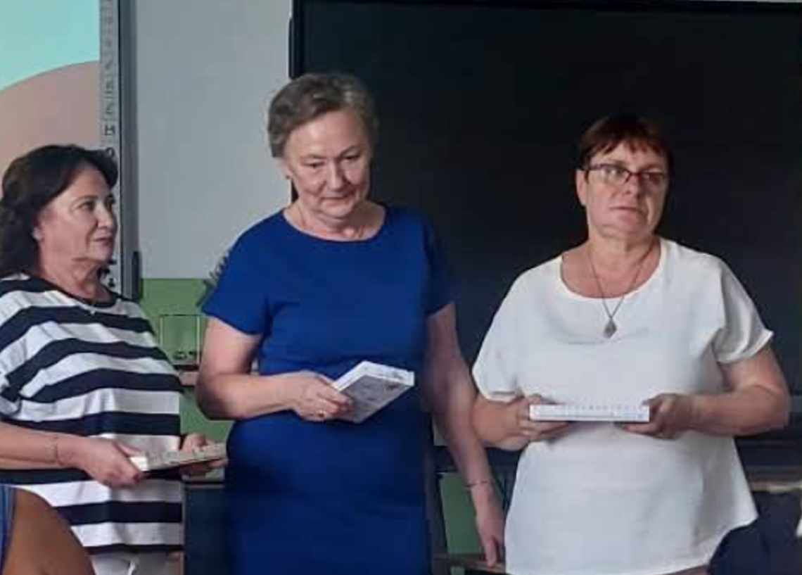 Trzy nauczycielki odchodzą na emeryturę - przez lata uczyły i wychowywały kolejne pokolenia Krapkowiczan Trzy nauczycielki odchodzą na emeryturę - przez lata uczyły i wychowywały kolejne pokolenia Krapkowiczan