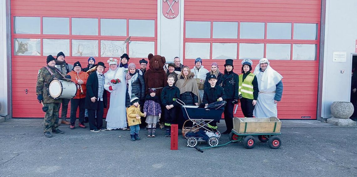 [ZDJĘCIA] Pierwsze Wodzenie Niedźwiedzia w Pietnej i Borku! Tradycja, radość i dobra zabawa