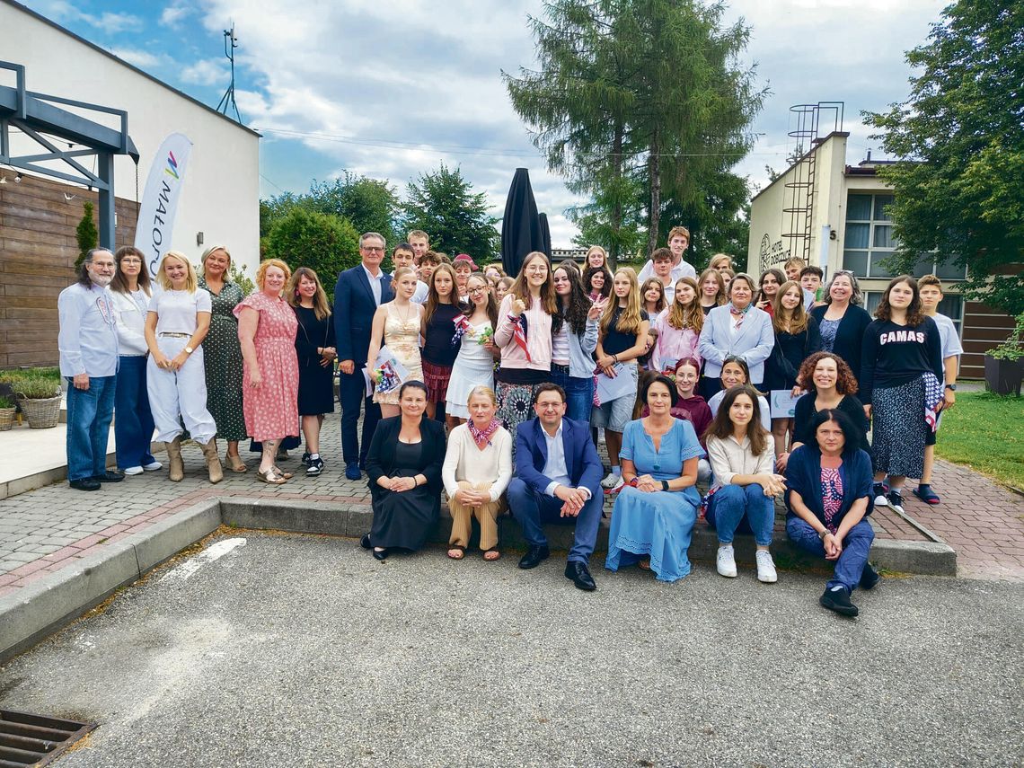 Zakończył się „Summer English Language Camp 2026”. Młodzież szkoliła angielski pod okiem kadry z USA Uczestnicy obozu Summer English Language Camp 2026 podczas zajęć i prezentacji finałowej w Dobczycach