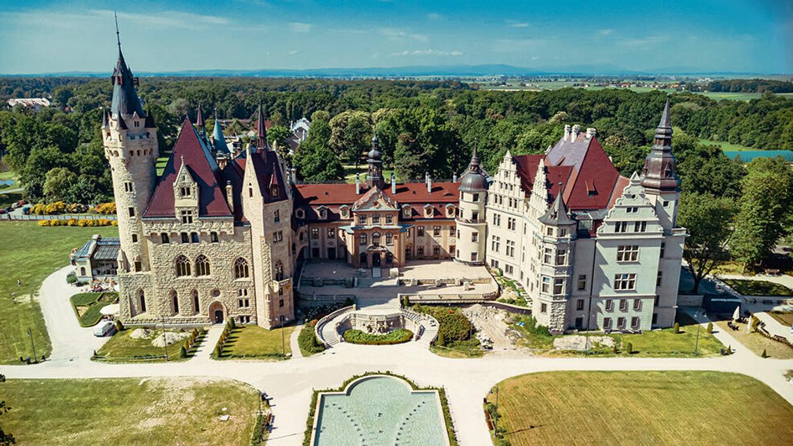 Zamek w Mosznej potwierdza pozycję turystycznej perły regionu