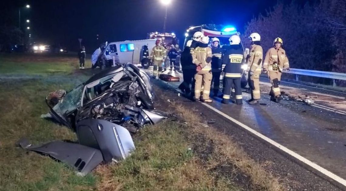 [ZDJĘCIA] - Tragedia na drodze – AKTUALIZACJA  - 18-latek zmarł w szpitalu