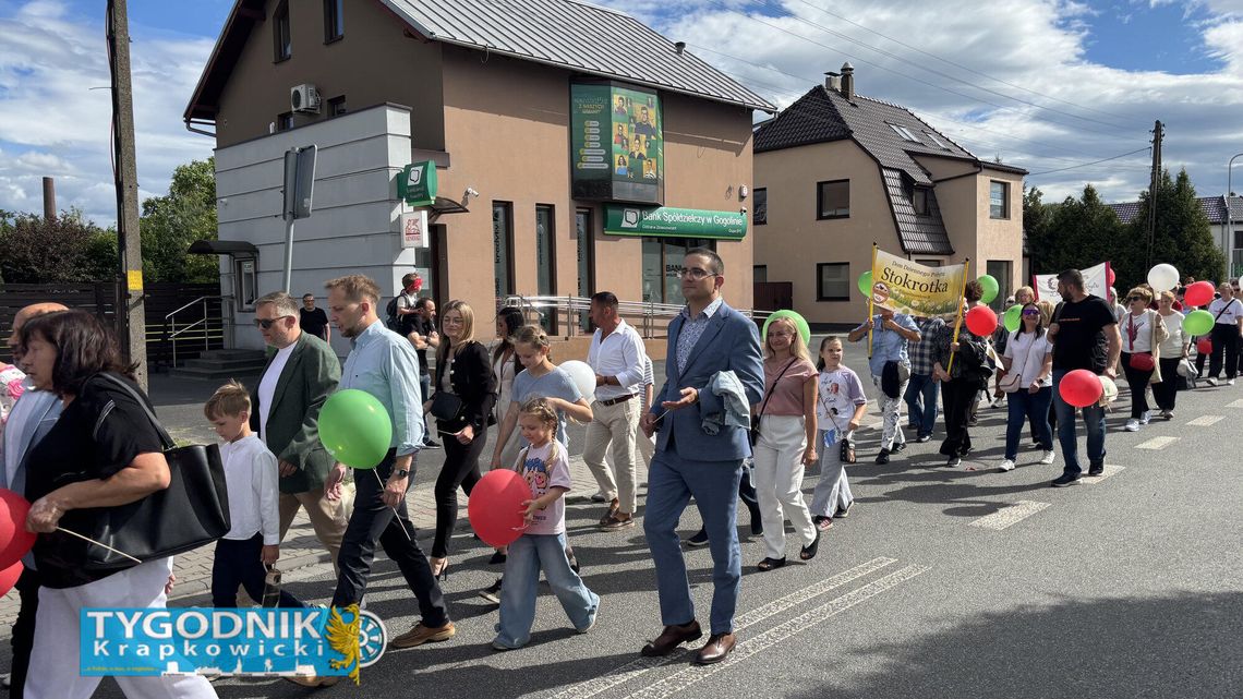 Drugi dzień Dni Zdzieszowic 2026 rozpoczął się kolorowym korowodem i koncertami w Parku Miejskim. Z powodu pogody organizatorzy zdecydowali o wcześniejszym zakończeniu imprezy.