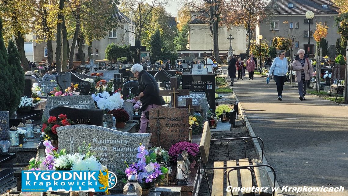 [ZDJĘCIA] Dzień Wszystkich Świętych na cmentarzach w powiecie