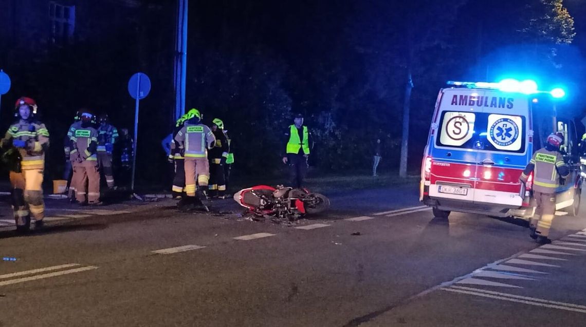 [ZDJĘCIA] Groźna kolizja w Gogolinie: zderzenie motocykla z osobówką