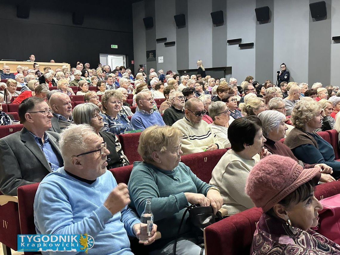 [ZDJĘCIA] "Opolski Bezpieczny Senior" ruszył w Krapkowicach! Jak uchronić się przed oszustami?