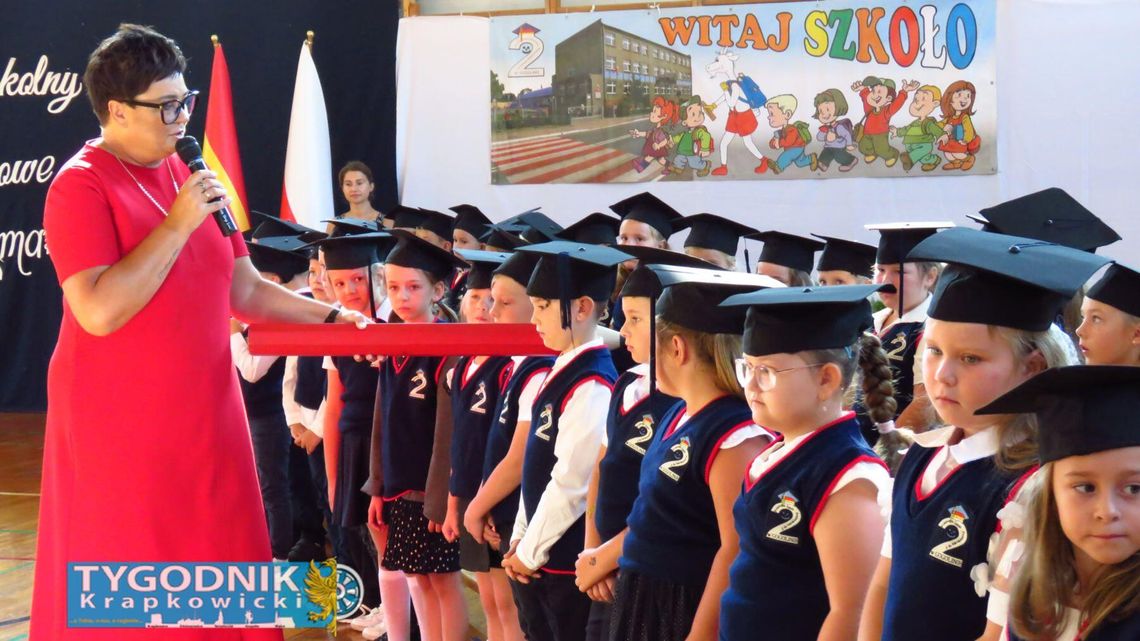 [ZDJĘCIA] Pierwszy dzwonek w Krapkowicach i Gogolinie – rok szkolny 2025/26 rozpoczęty