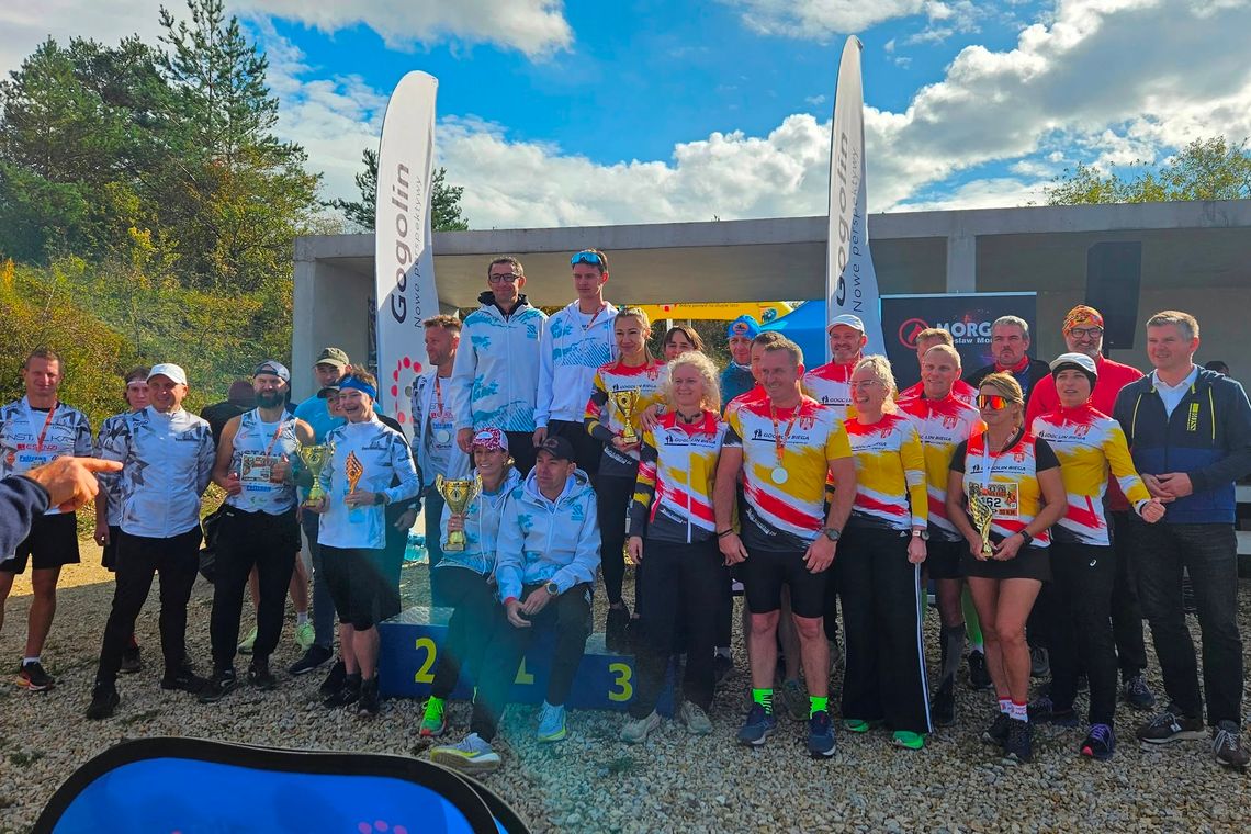 Zawodnicy na trasie IX Gogolińskiego Crossu Szpica Tour w Gogolinie