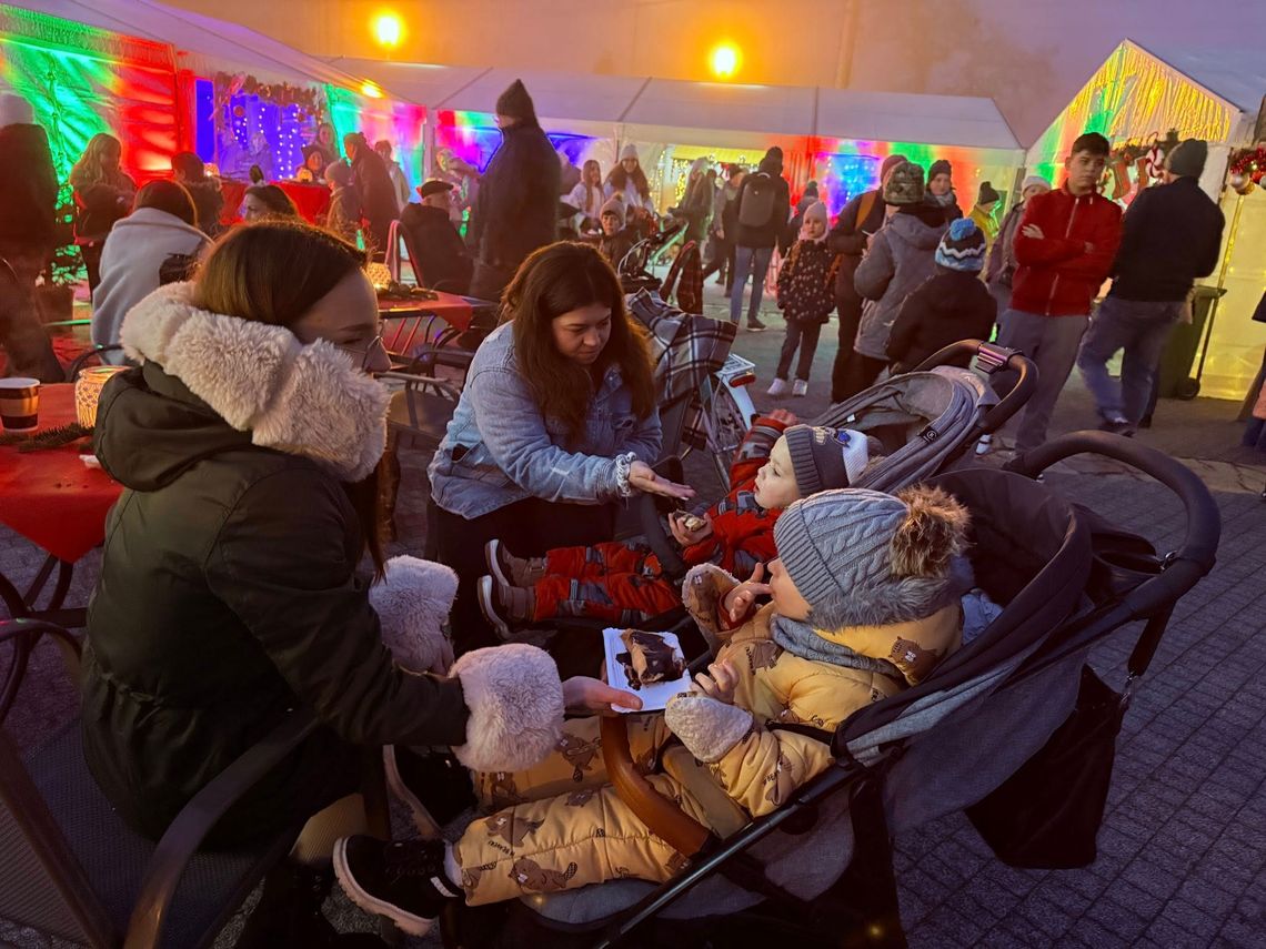 Strefa Ciepłych Serc w Gogolinie – świąteczna atmosfera na Placu Benedyktyńskim
