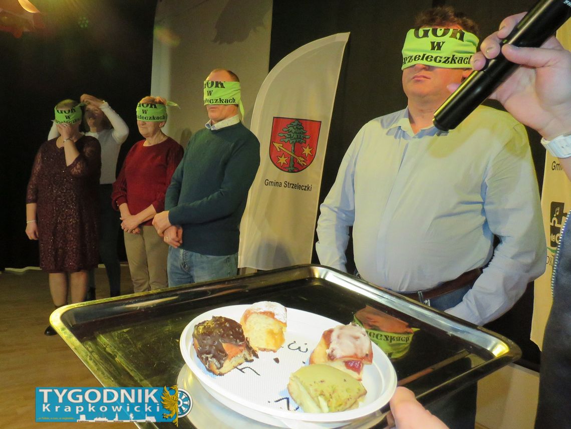 V Festiwal Pączka w Strzeleczkach – publiczność i scena w GOK