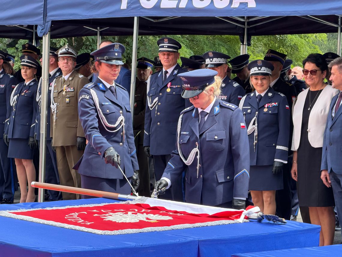 [Zdjęcia] Święto Policji w Krapkowicach. Sztandar dla krapkowickiej komendy