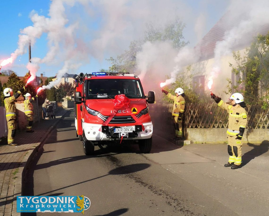 [ZDJĘCIA] Święto w Żyrowej. Nowoczesny wóz strażacki zasilił miejscową OSP