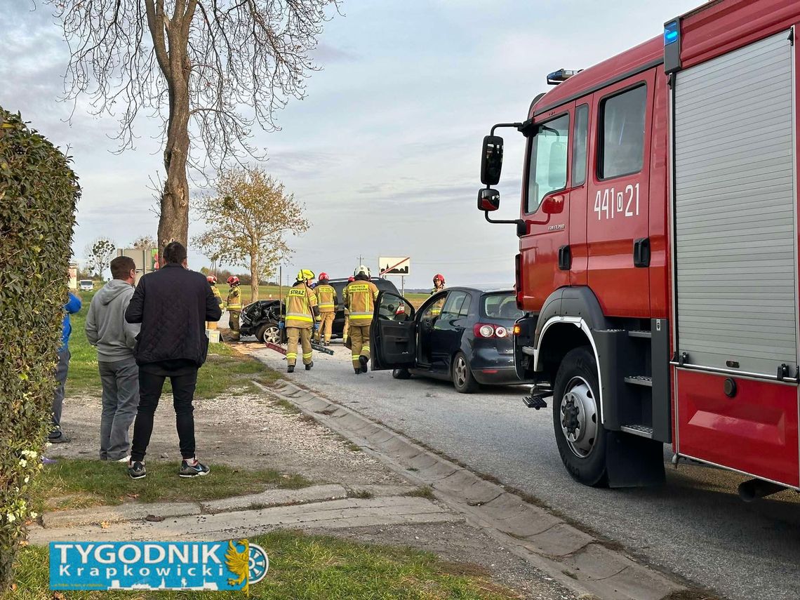 [ZDJĘCIA] Wypadek osobówek na drodze wojewódzkiej nr 409 w Gogolinie