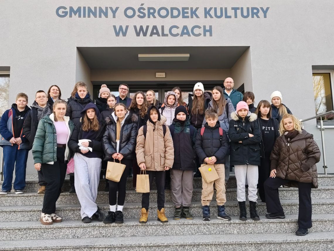 Zimowa przygoda młodzieży z Kobylnicy w Walcach. Tak wygląda partnerska współpraca gmin