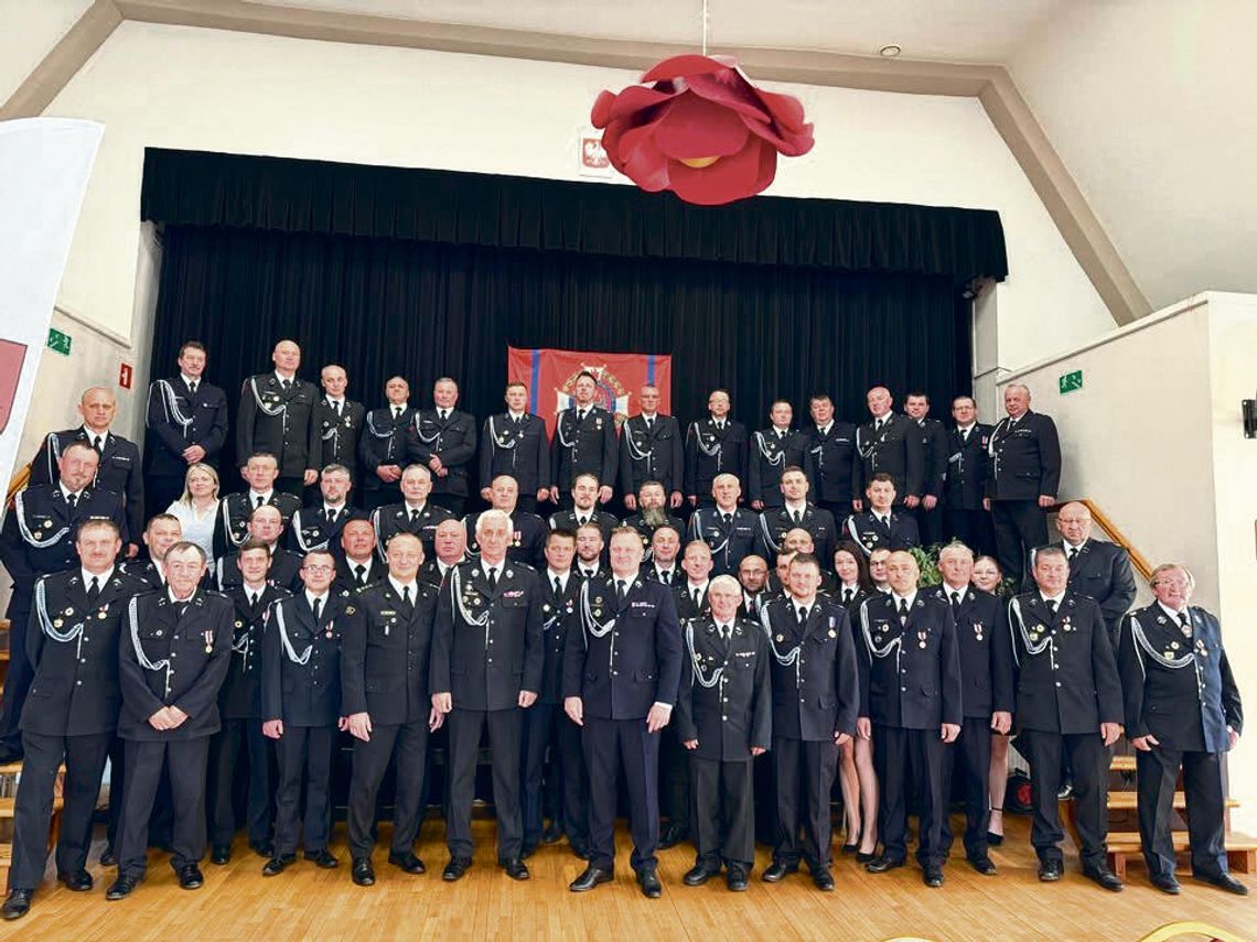 Zmiany w strażackiej społeczności Strzeleczek! Burmistrz Marek Pietruszka nowym prezesem Oddziału Gminnego ZOSP RP Delegaci i druhowie podczas Zjazdu Oddziału Gminnego ZOSP RP w Strzeleczkach
