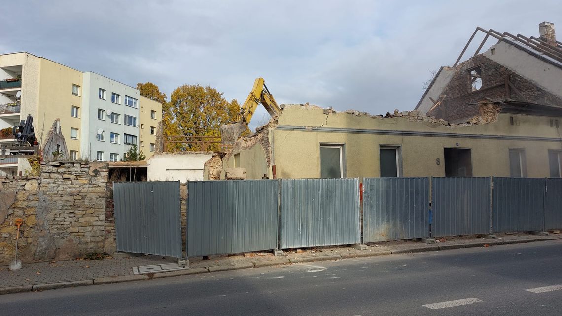 Znikają stare budynki, nadchodzi nowa era Znikają stare budynki, nadchodzi nowa era